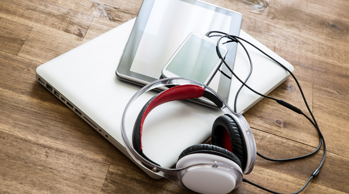 8 Podcasts to Listen to for Financial Success