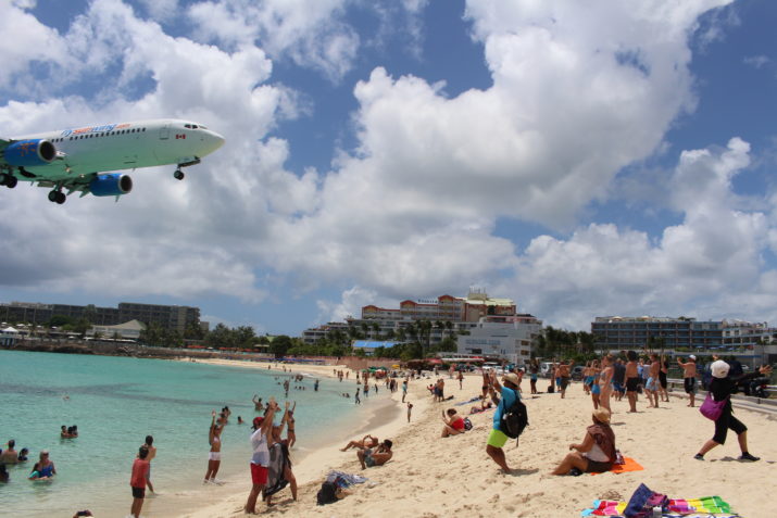 maho beach plane landing