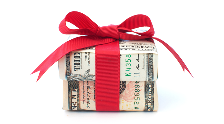 10 Personal Finance Gifts to Give Your Family and Friends